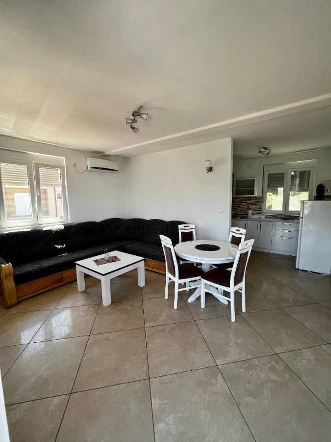Apartments Apartmani Bojana Utjeha Bagian luar foto